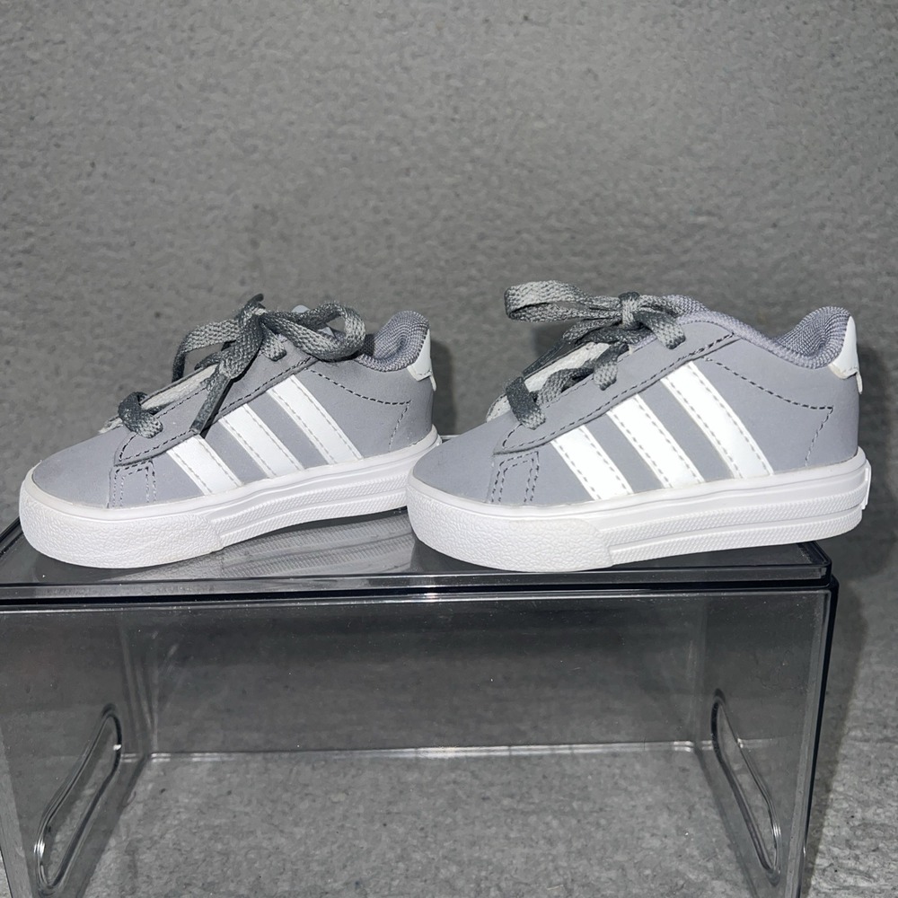 adidas Daily 2.0 Sneakers Toddler Sz 4 Gray White Low Top Lace Up Shoes DB0662